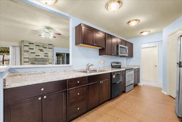 2790 Pinewood Drive, League City, TX 77573