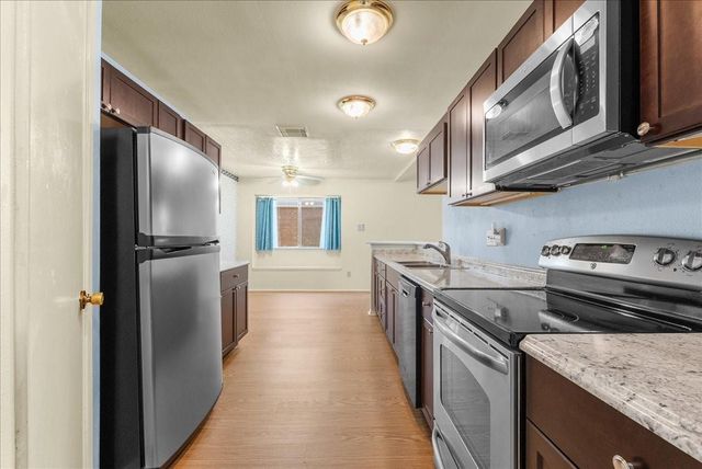 2790 Pinewood Drive, League City, TX 77573