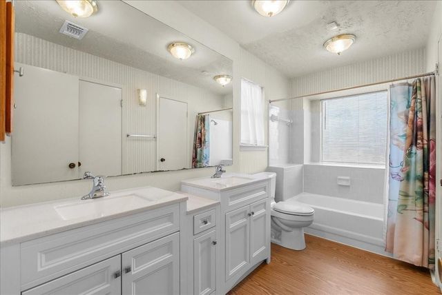 2790 Pinewood Drive, League City, TX 77573