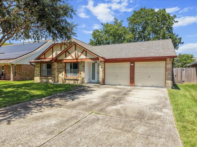2790 Pinewood Drive, League City, TX 77573