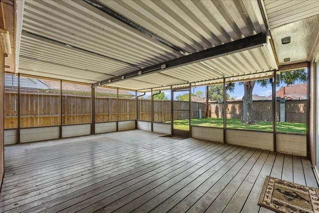2790 Pinewood Drive, League City, TX 77573