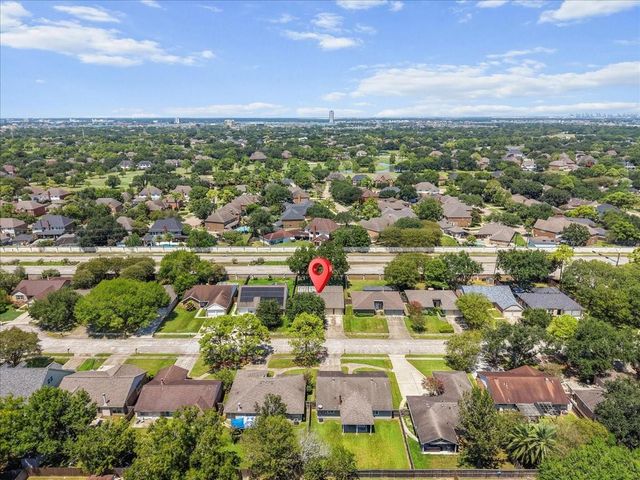 2790 Pinewood Drive, League City, TX 77573