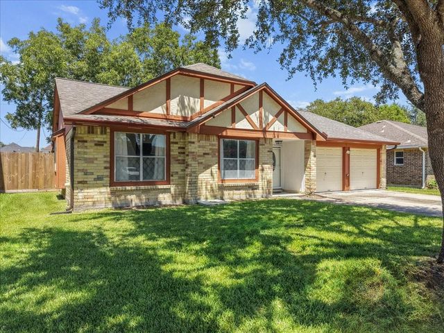 2790 Pinewood Drive, League City, TX 77573