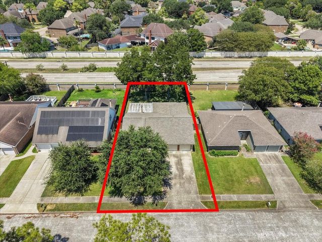 2790 Pinewood Drive, League City, TX 77573