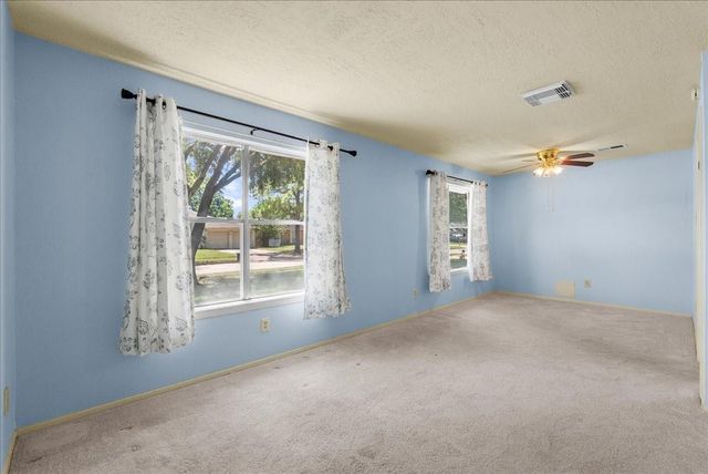 2790 Pinewood Drive, League City, TX 77573