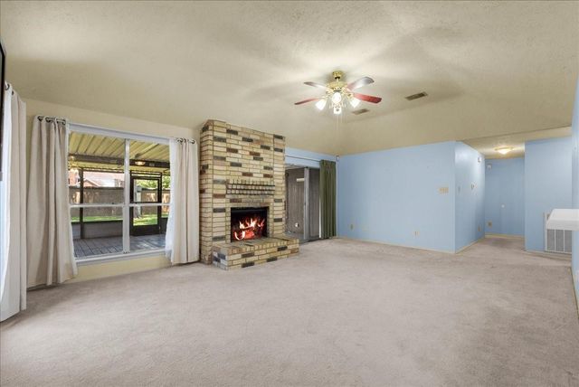 2790 Pinewood Drive, League City, TX 77573