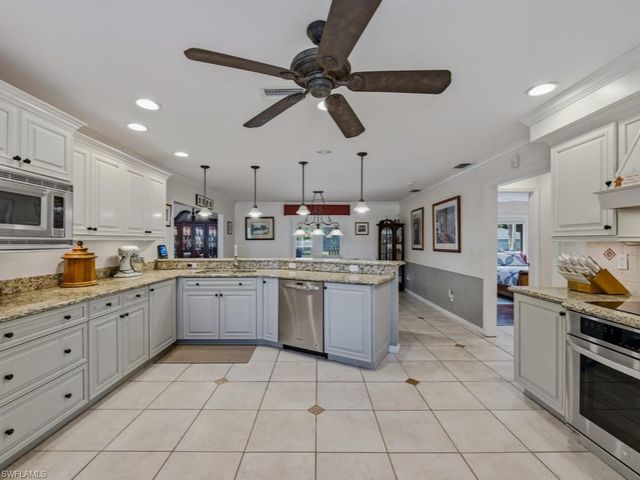 6840 Sable Ridge LN, Naples, FL 34109