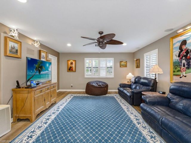 6840 Sable Ridge LN, Naples, FL 34109