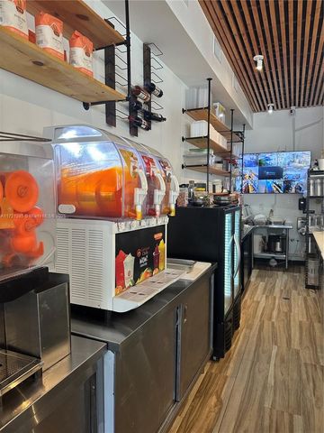 167th St, North Miami Beach, FL 33162