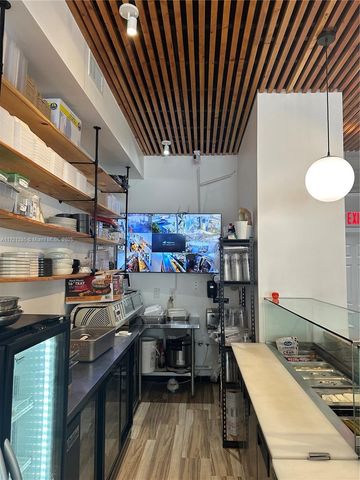 167th St, North Miami Beach, FL 33162