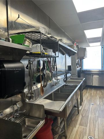 167th St, North Miami Beach, FL 33162