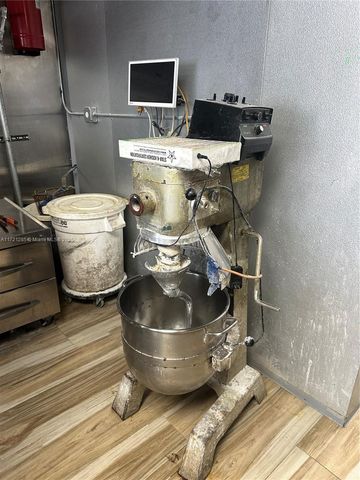 167th St, North Miami Beach, FL 33162