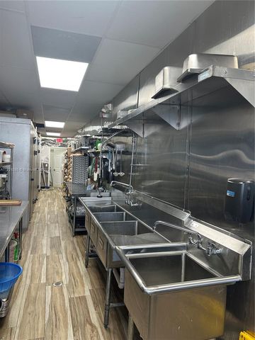 167th St, North Miami Beach, FL 33162