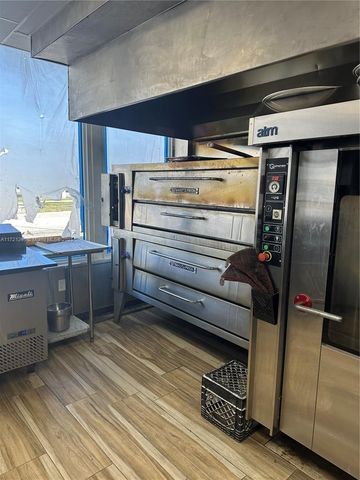 167th St, North Miami Beach, FL 33162