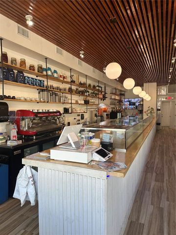 167th St, North Miami Beach, FL 33162