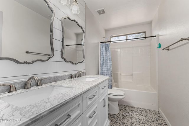 8308 W BERRIDGE Lane, Glendale, AZ 85305