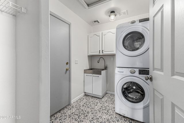 8308 W BERRIDGE Lane, Glendale, AZ 85305