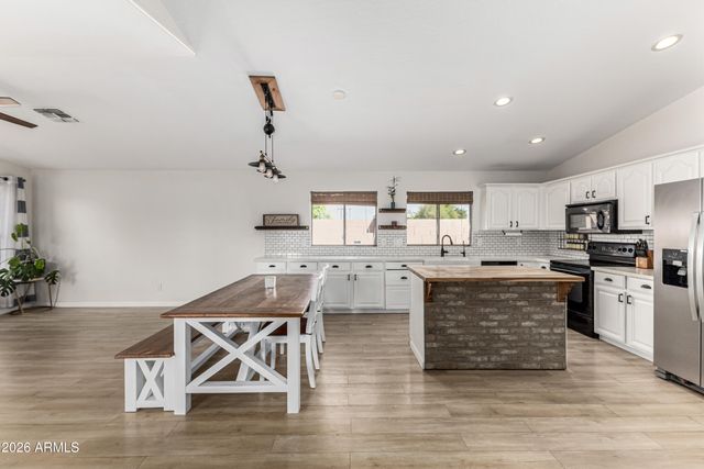 8308 W BERRIDGE Lane, Glendale, AZ 85305