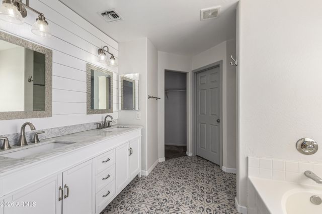 8308 W BERRIDGE Lane, Glendale, AZ 85305