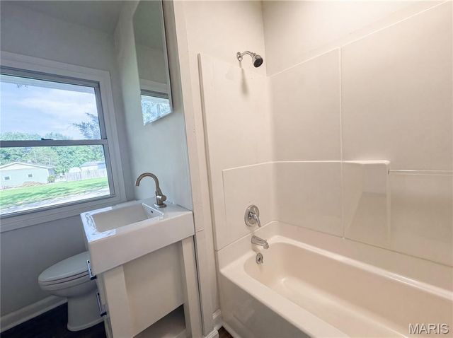 238 W Skyline Drive, Ballwin, MO 63011