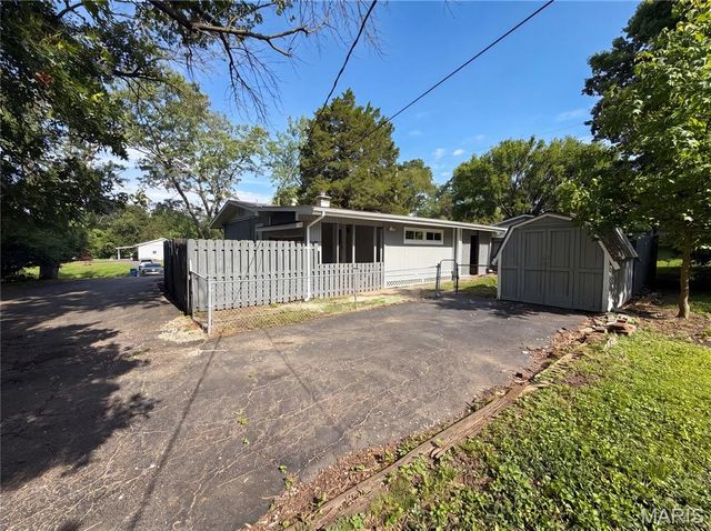 238 W Skyline Drive, Ballwin, MO 63011