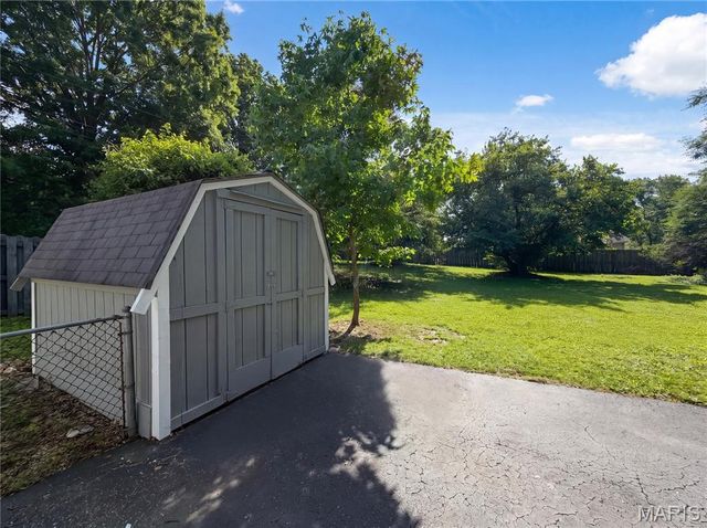 238 W Skyline Drive, Ballwin, MO 63011