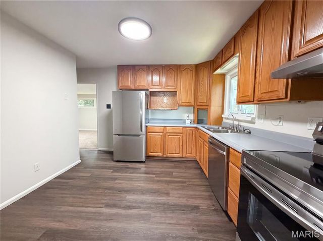 238 W Skyline Drive, Ballwin, MO 63011