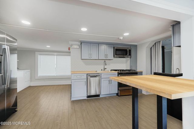655 Broad Street, Shrewsbury Boro, NJ 07702