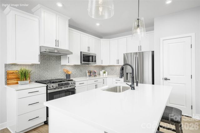 917 Heathway Drive, Charlotte, NC 28213