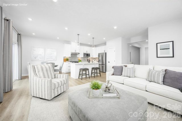 917 Heathway Drive, Charlotte, NC 28213