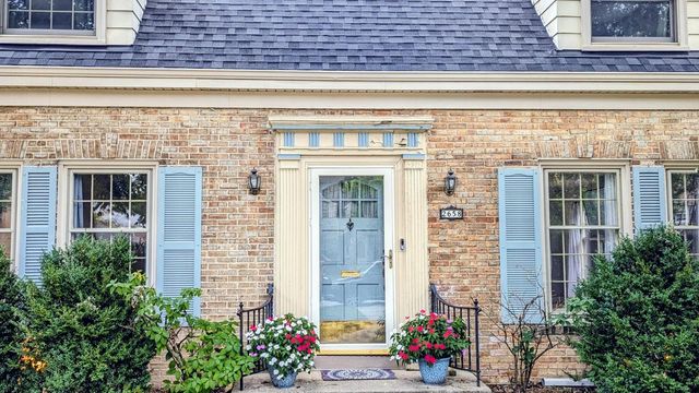 2658 N 81st STREET, Wauwatosa, WI 53213