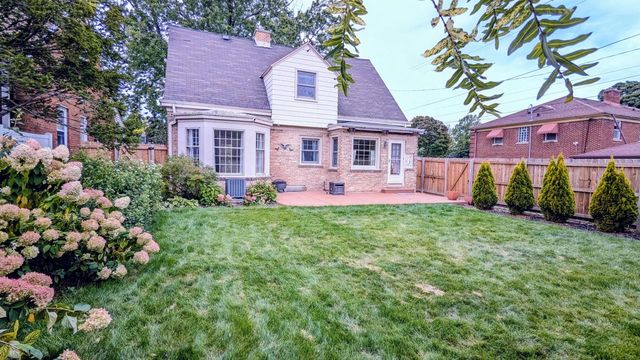 2658 N 81st STREET, Wauwatosa, WI 53213