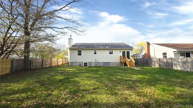 6A Murray Lane, Coram, NY 11727