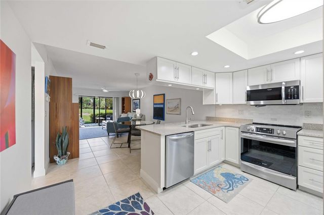 7754 EAGLE CREEK DRIVE 7512, Sarasota, FL 34243