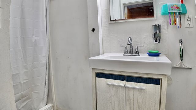 740 9th Street, West Des Moines, IA 50265