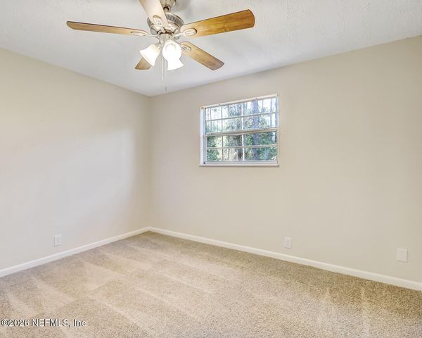 20 N DOLPHIN Avenue, Middleburg, FL 32068