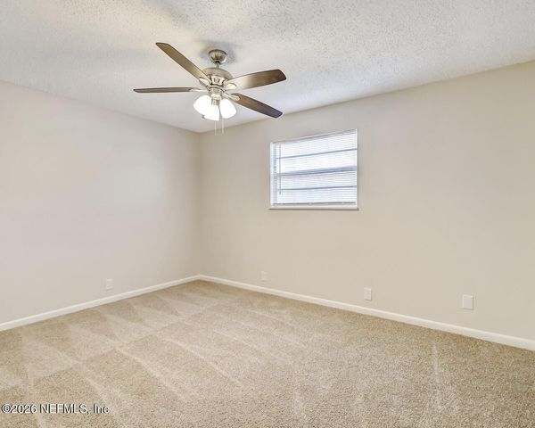 20 N DOLPHIN Avenue, Middleburg, FL 32068