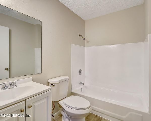 20 N DOLPHIN Avenue, Middleburg, FL 32068