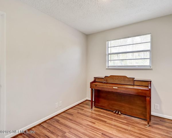 20 N DOLPHIN Avenue, Middleburg, FL 32068