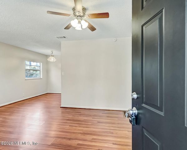 20 N DOLPHIN Avenue, Middleburg, FL 32068