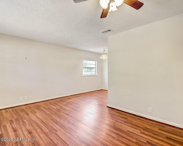 20 N DOLPHIN Avenue, Middleburg, FL 32068