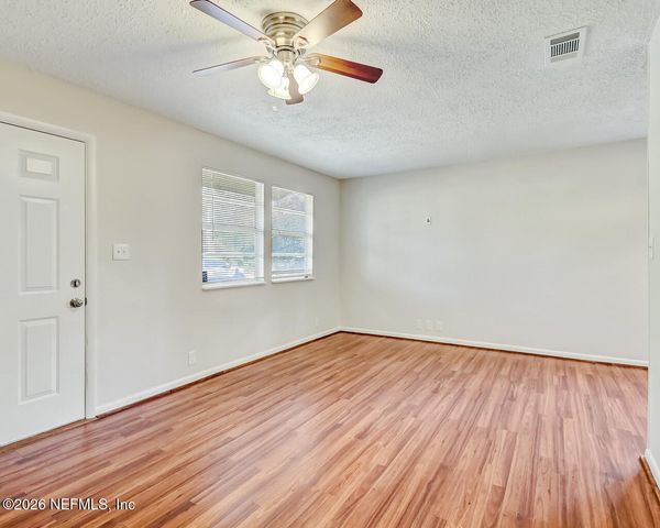 20 N DOLPHIN Avenue, Middleburg, FL 32068