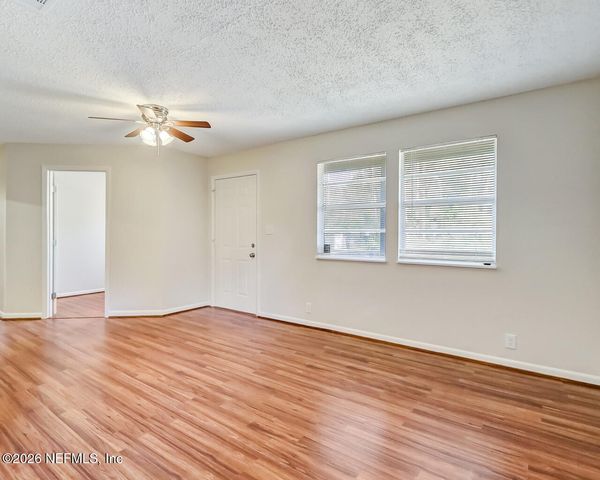 20 N DOLPHIN Avenue, Middleburg, FL 32068