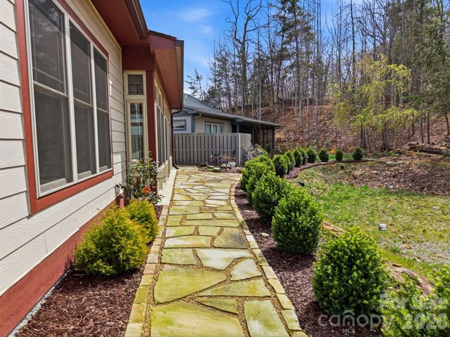 2 Lifestyle Court, Arden, NC 28704