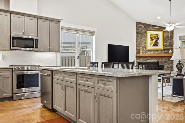 2 Lifestyle Court, Arden, NC 28704