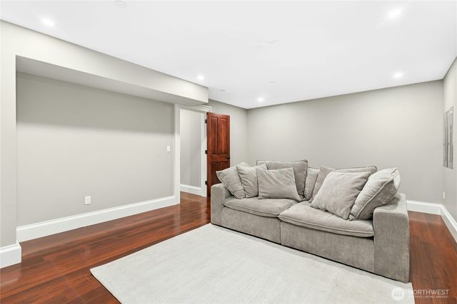 24632 NE 72nd Street, Redmond, WA 98053