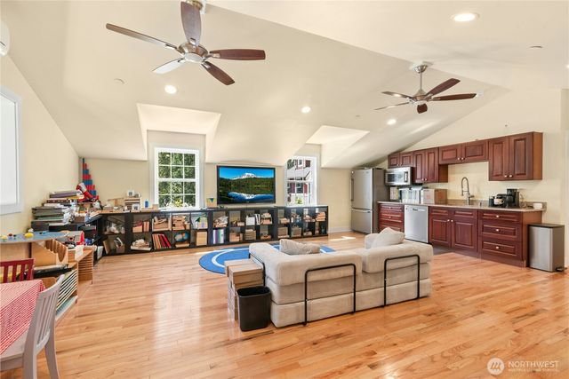 24632 NE 72nd Street, Redmond, WA 98053