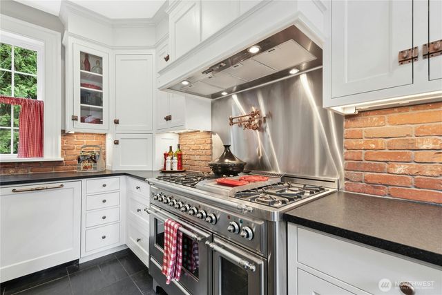 24632 NE 72nd Street, Redmond, WA 98053