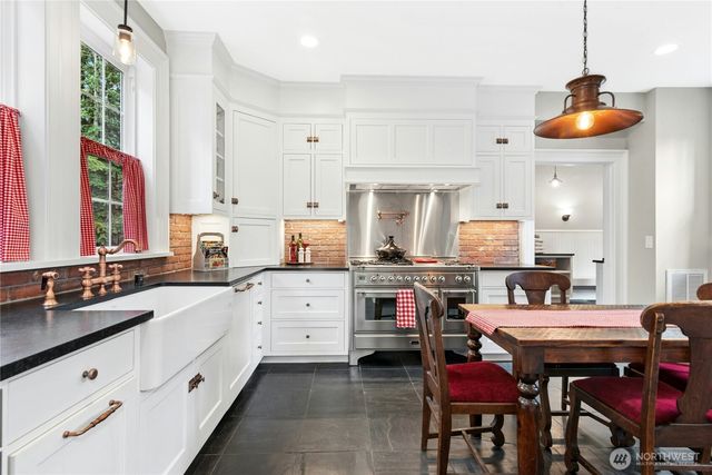 24632 NE 72nd Street, Redmond, WA 98053