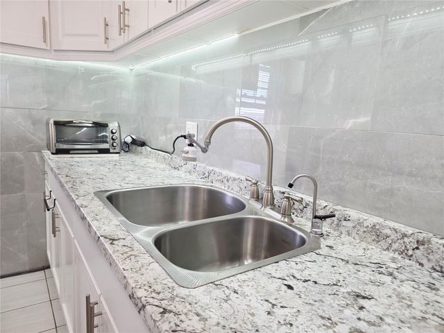 6960 20TH AVENUE N 302, St Petersburg, FL 33710